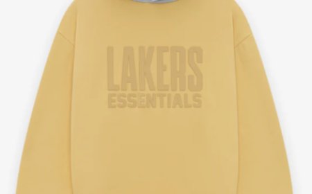 Fear of God Essentials Hoodie – Timeless Style Meets Soft Warmth