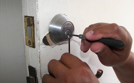 Avoid Scams: Choose the Right Locksmith Near Me in Dubai