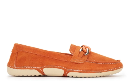 White Sneakers for Women: Timeless Outfits That Always Work