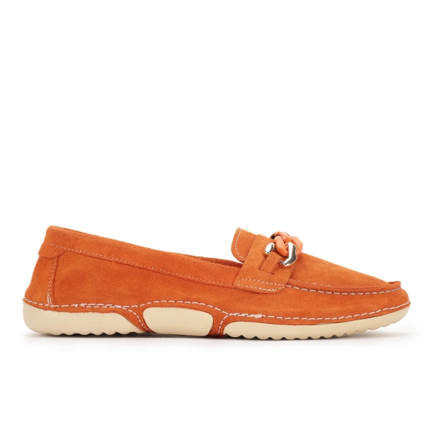 White Sneakers for Women: Timeless Outfits That Always Work